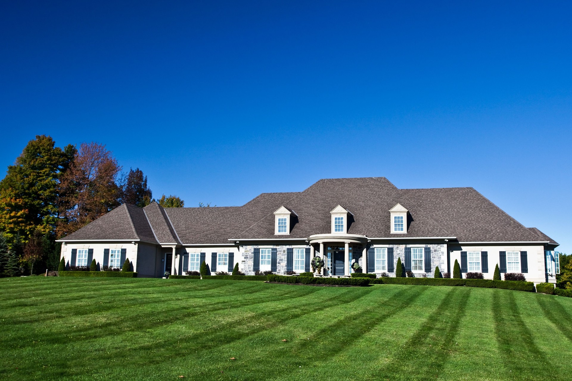 Luxury Estate Home in Ontario